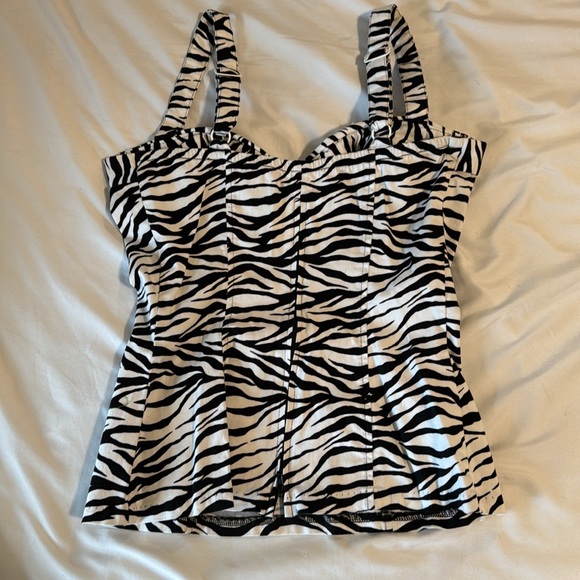 Deadly Dames Top - Picture 2 of 3